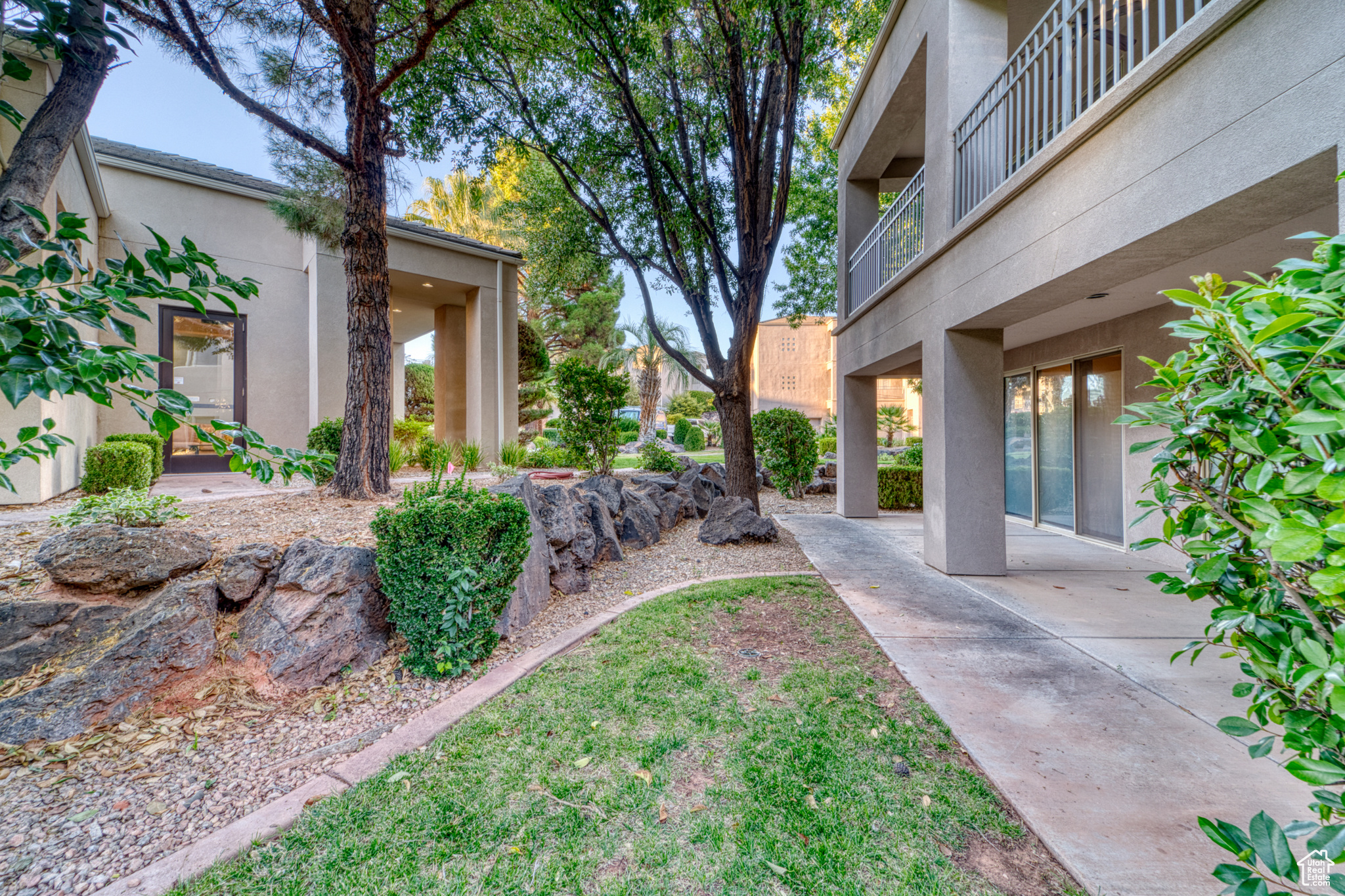 BLACKROCK CONDOS AT STONEBRIDGE - Residential