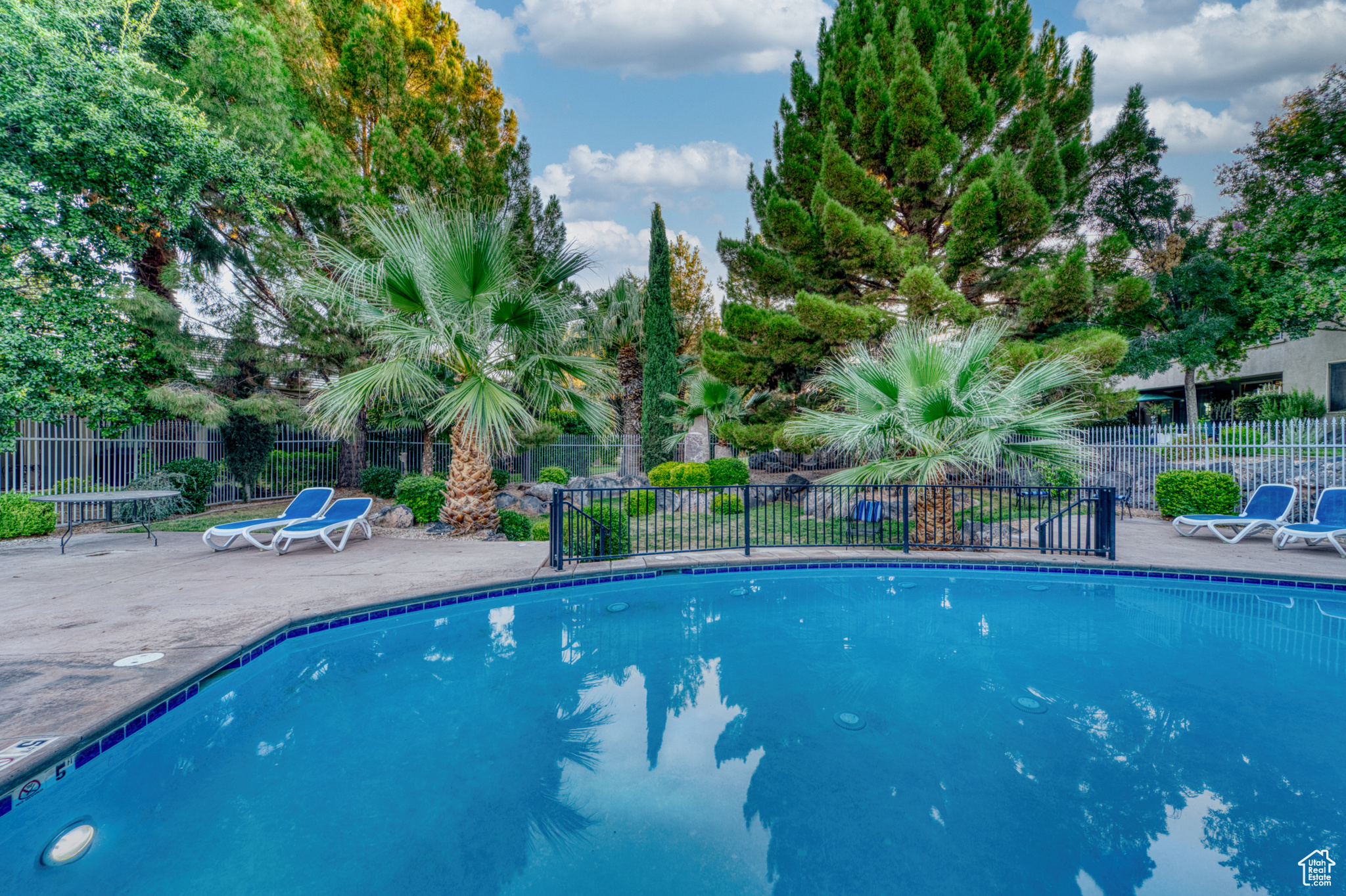 BLACKROCK CONDOS AT STONEBRIDGE - Residential