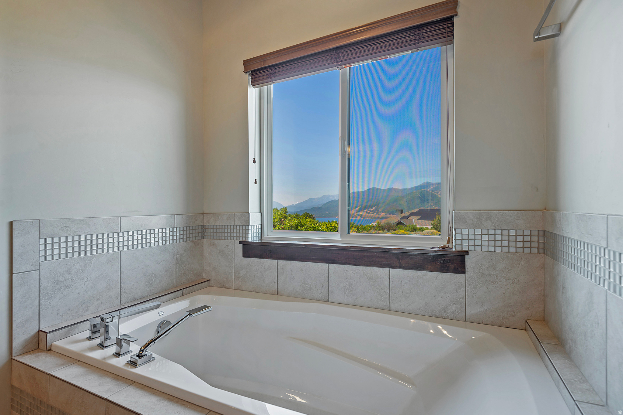 HIDEOUT CANYON - Residential