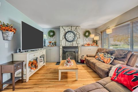 Tiny photo for 825 E THREE FOUNTAINS CIR #16, Murray, UT 84107 (MLS # 2121687)