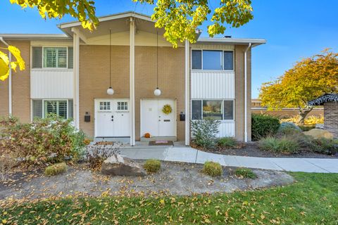 Photo of 825 E THREE FOUNTAINS CIR #16, Murray, UT 84107 (MLS # 2121687)