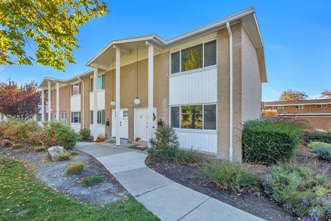 Tiny photo for 825 E THREE FOUNTAINS CIR #16, Murray, UT 84107 (MLS # 2121687)