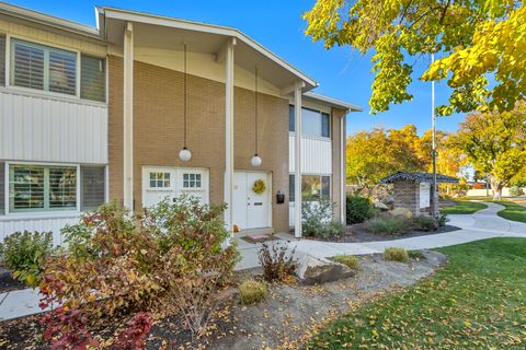 Tiny photo for 825 E THREE FOUNTAINS CIR #16, Murray, UT 84107 (MLS # 2121687)