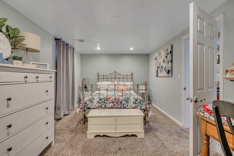 Tiny photo for 825 E THREE FOUNTAINS CIR #16, Murray, UT 84107 (MLS # 2121687)