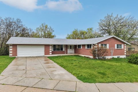 Photo of 2826 E BRINTON CIR, Layton, UT 84040 (MLS # 2148706)