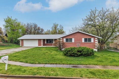Tiny photo for 2826 E BRINTON CIR, Layton, UT 84040 (MLS # 2148706)