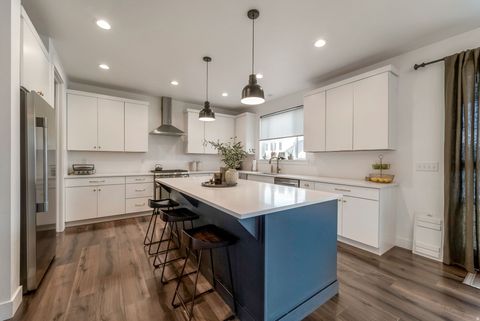 Tiny photo for 1633 W ALPENGLOW CIR, Farmington, UT 84025 (MLS # 2133065)