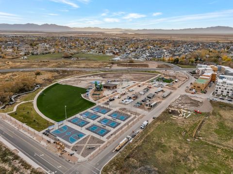 Tiny photo for 1633 W ALPENGLOW CIR, Farmington, UT 84025 (MLS # 2133065)