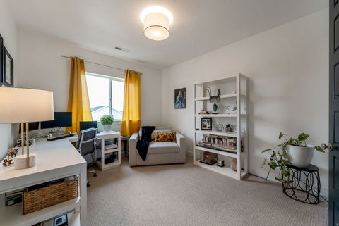 Tiny photo for 1633 W ALPENGLOW CIR, Farmington, UT 84025 (MLS # 2133065)