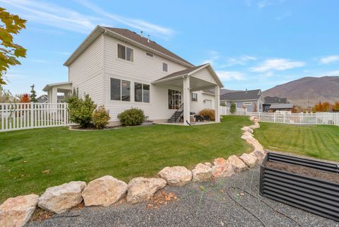 Tiny photo for 1633 W ALPENGLOW CIR, Farmington, UT 84025 (MLS # 2133065)