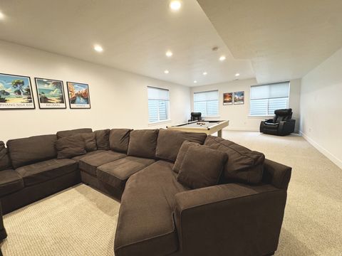 Tiny photo for 1633 W ALPENGLOW CIR, Farmington, UT 84025 (MLS # 2133065)