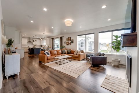 Tiny photo for 1633 W ALPENGLOW CIR, Farmington, UT 84025 (MLS # 2133065)