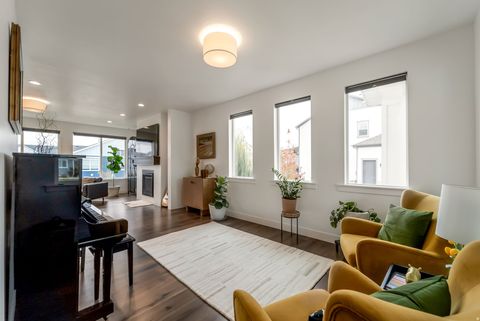 Tiny photo for 1633 W ALPENGLOW CIR, Farmington, UT 84025 (MLS # 2133065)