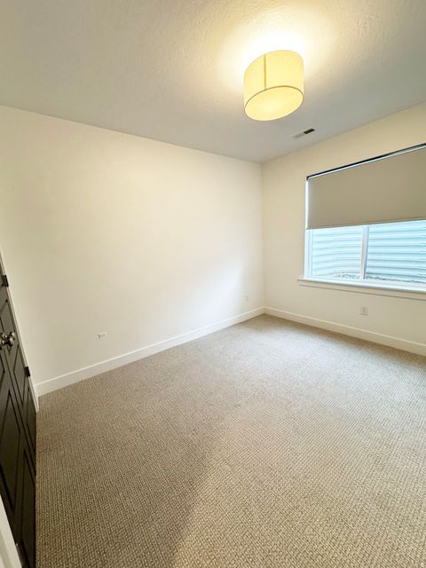 Tiny photo for 1633 W ALPENGLOW CIR, Farmington, UT 84025 (MLS # 2133065)