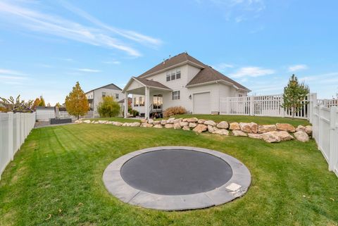 Tiny photo for 1633 W ALPENGLOW CIR, Farmington, UT 84025 (MLS # 2133065)