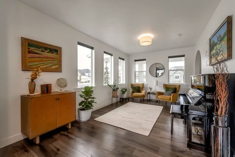 Tiny photo for 1633 W ALPENGLOW CIR, Farmington, UT 84025 (MLS # 2133065)