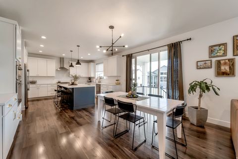 Tiny photo for 1633 W ALPENGLOW CIR, Farmington, UT 84025 (MLS # 2133065)