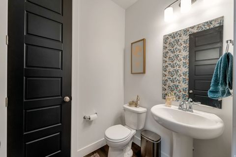 Tiny photo for 1633 W ALPENGLOW CIR, Farmington, UT 84025 (MLS # 2133065)