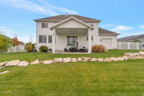Tiny photo for 1633 W ALPENGLOW CIR, Farmington, UT 84025 (MLS # 2133065)
