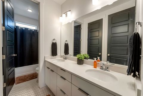 Tiny photo for 1633 W ALPENGLOW CIR, Farmington, UT 84025 (MLS # 2133065)