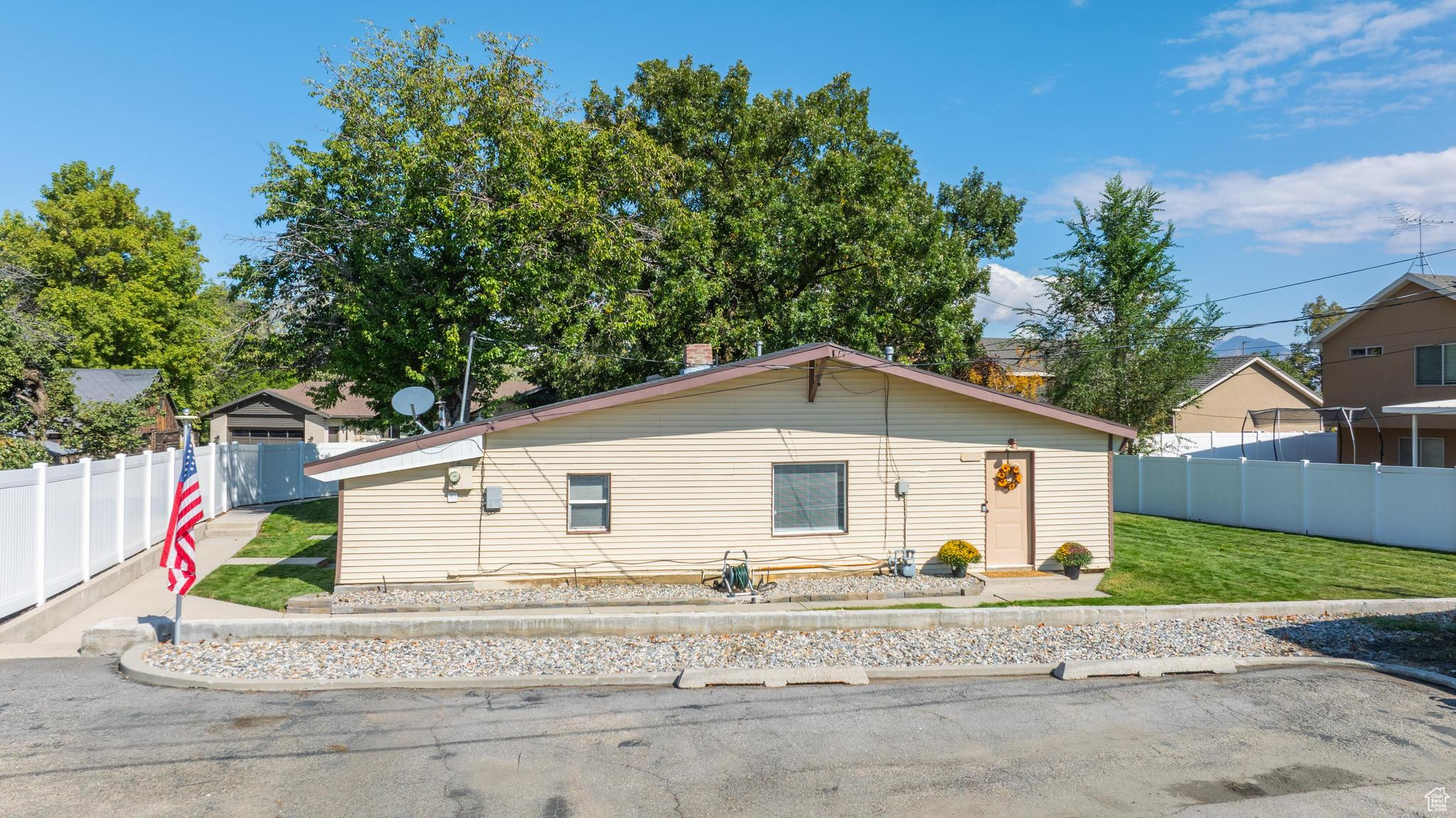 STEPHEN PUTNAM PLACE - Residential
