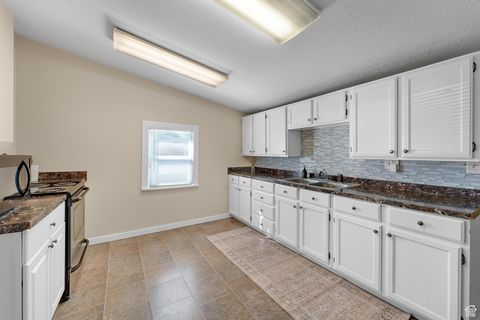 Photo of 28 W STAUFFER LN S, Murray, UT 84107 (MLS # 2116202)