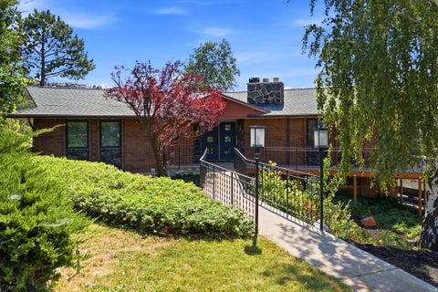 Photo of 102 E OAKRIDGE DR S, Bountiful, UT 84010 (MLS # 2177752)