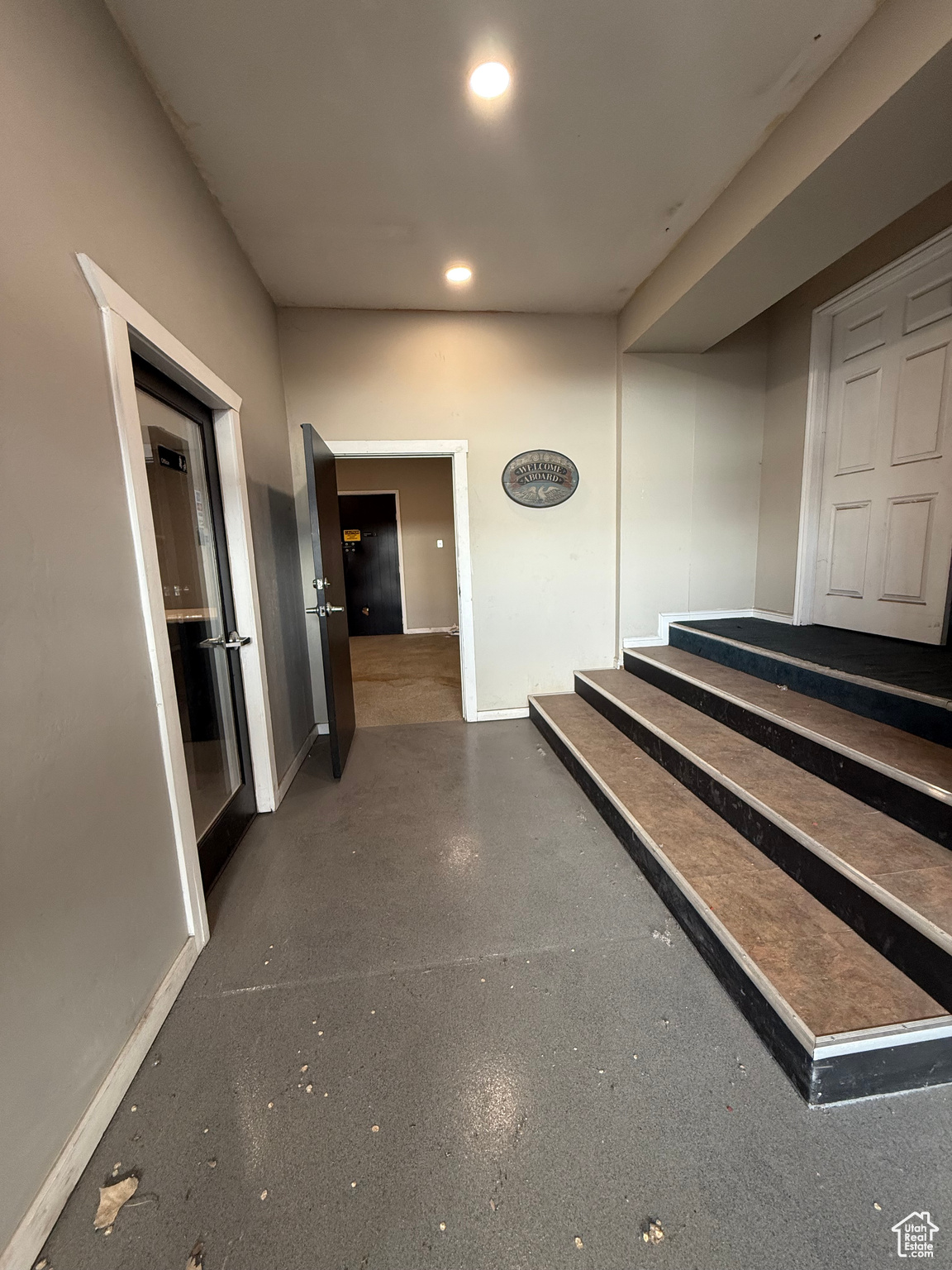 BURLINGTON - Commercial Sale