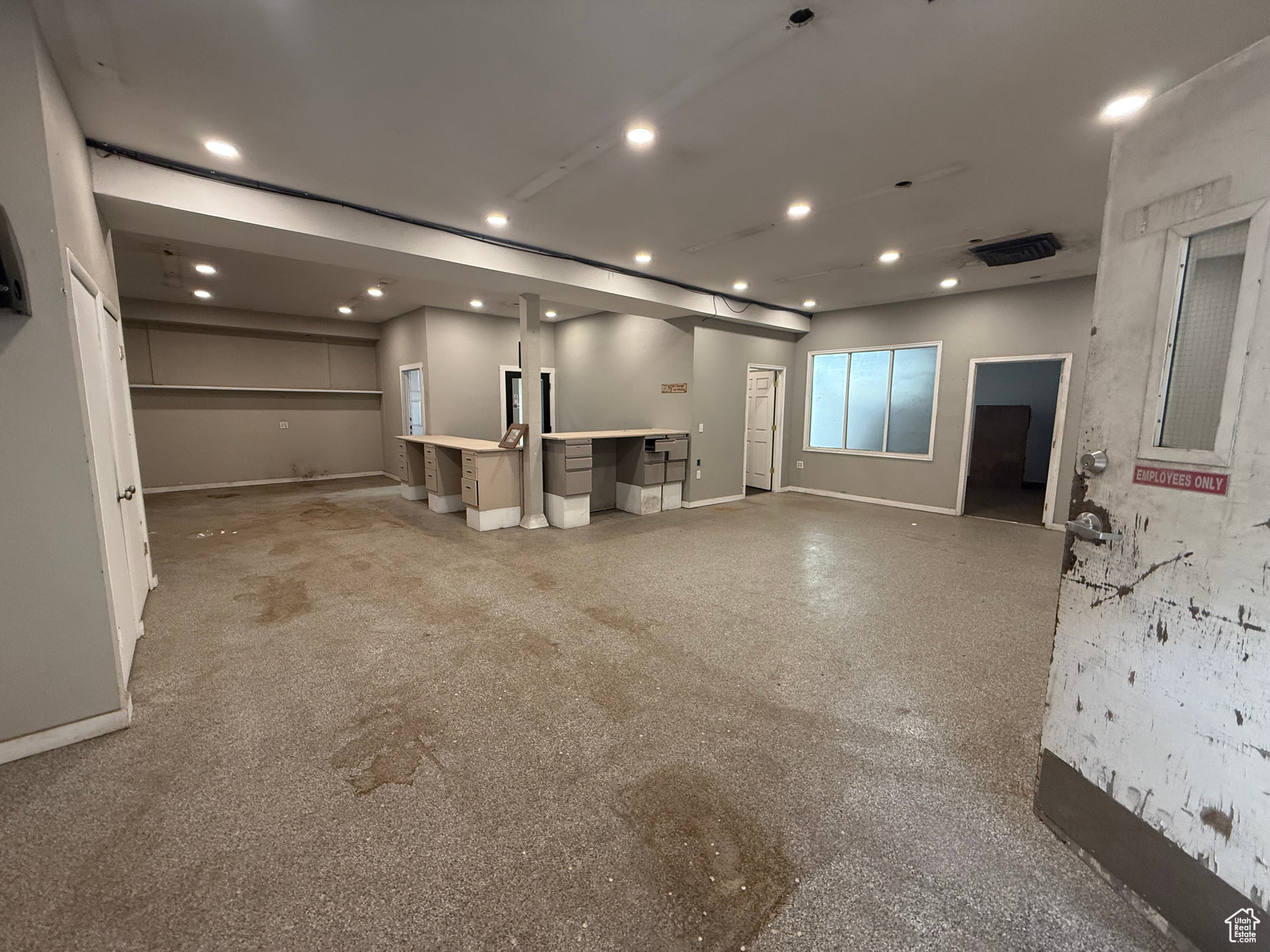 BURLINGTON - Commercial Sale