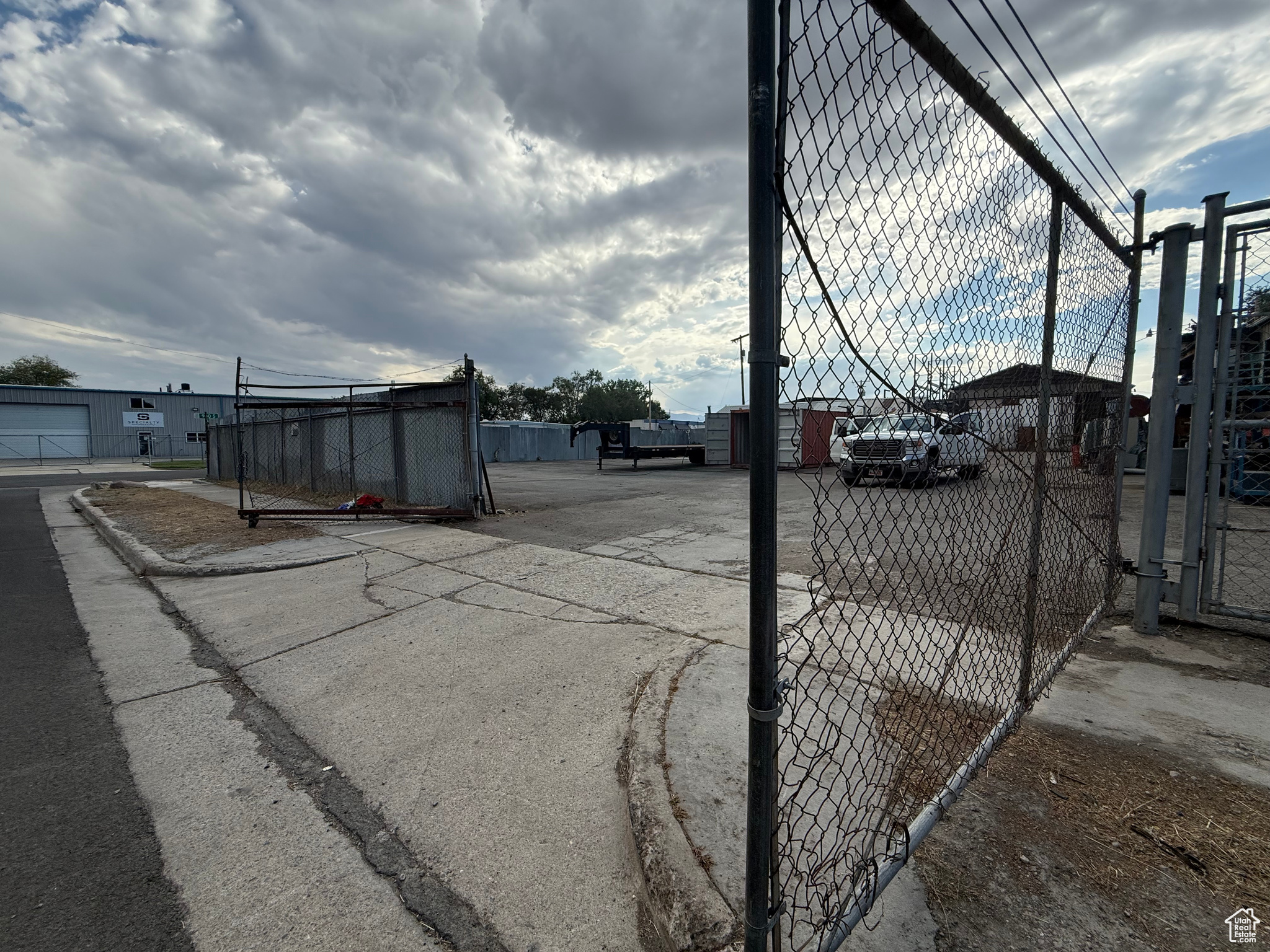 BURLINGTON - Commercial Sale