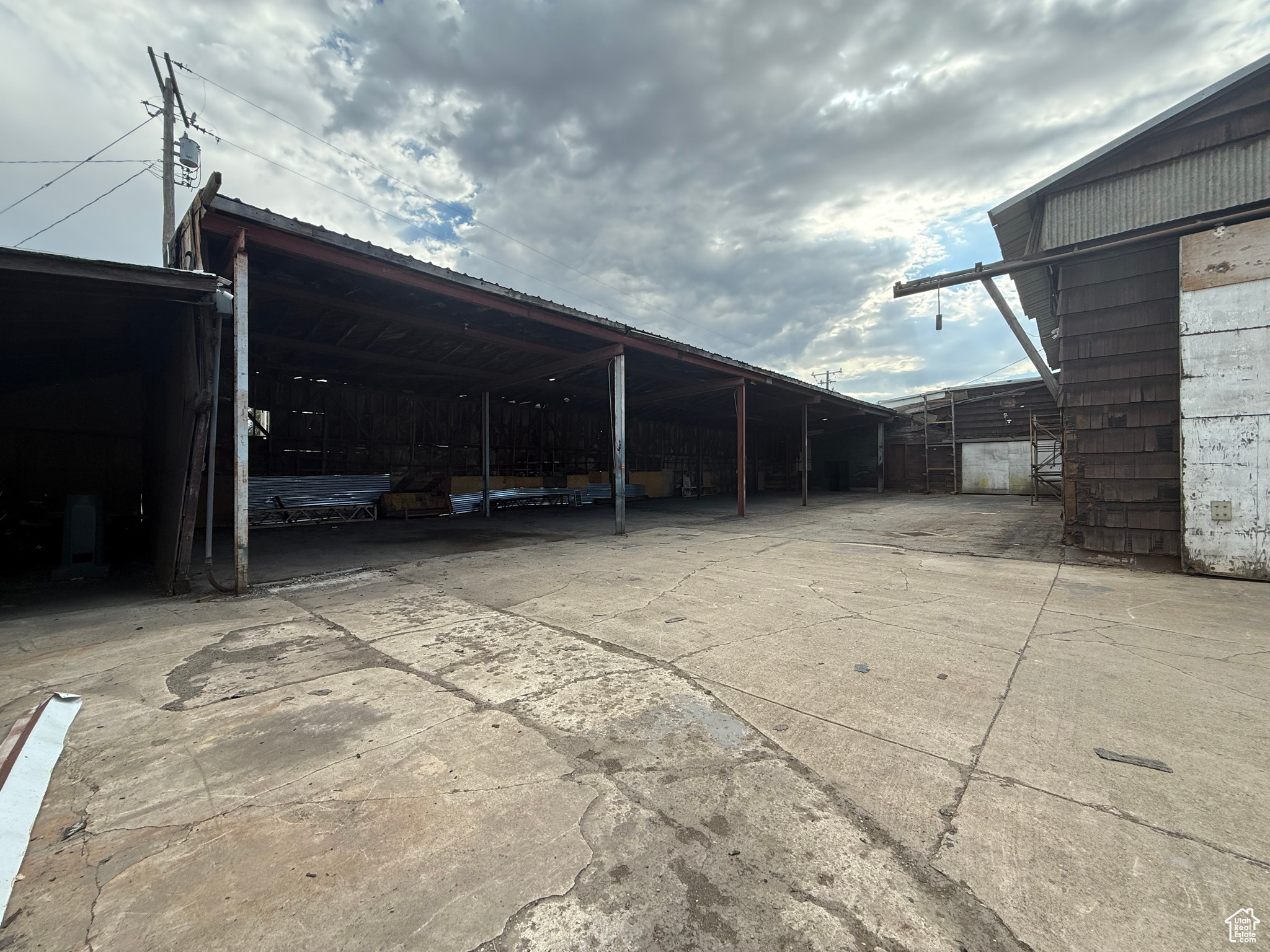 BURLINGTON - Commercial Sale