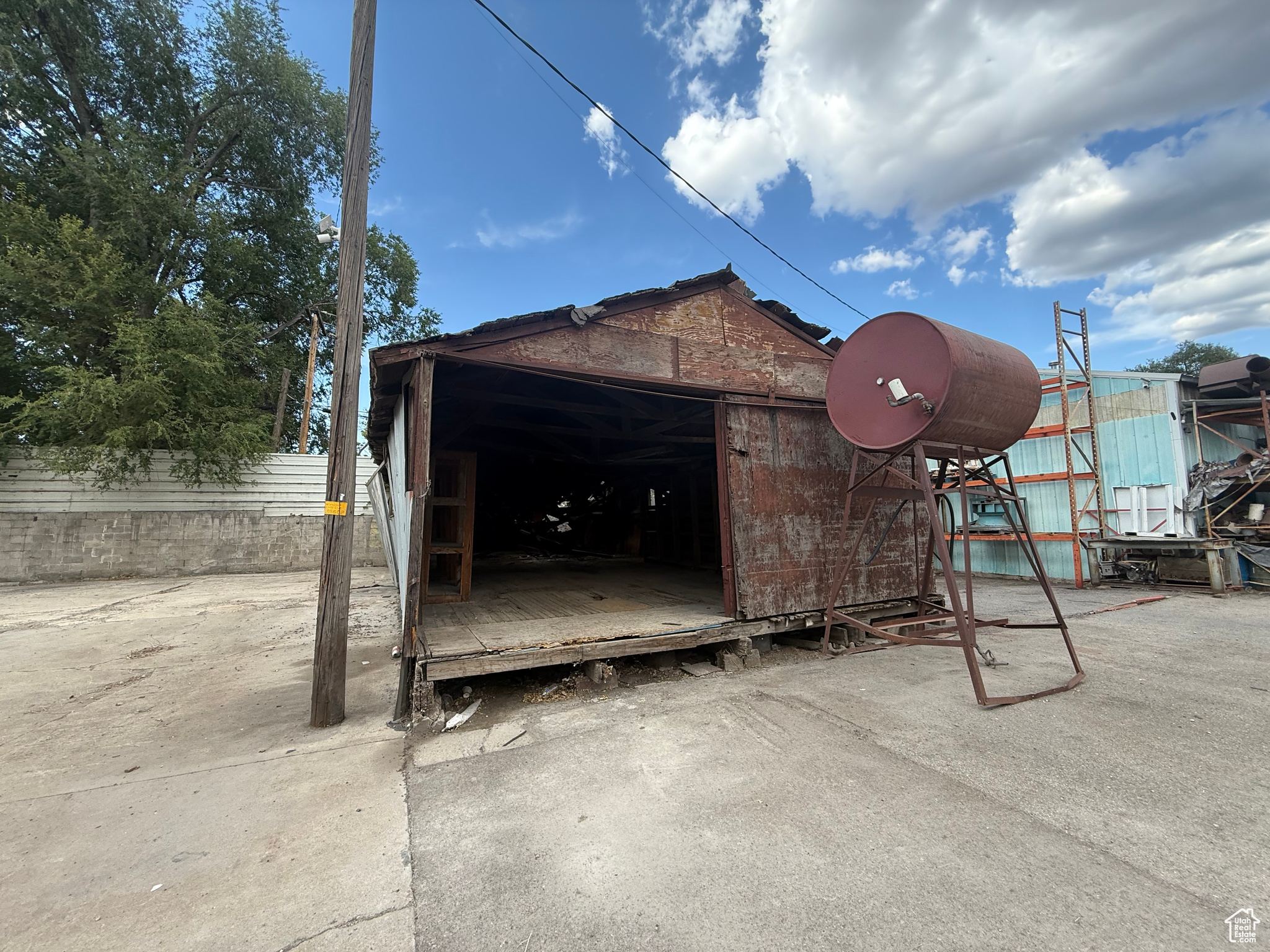BURLINGTON - Commercial Sale
