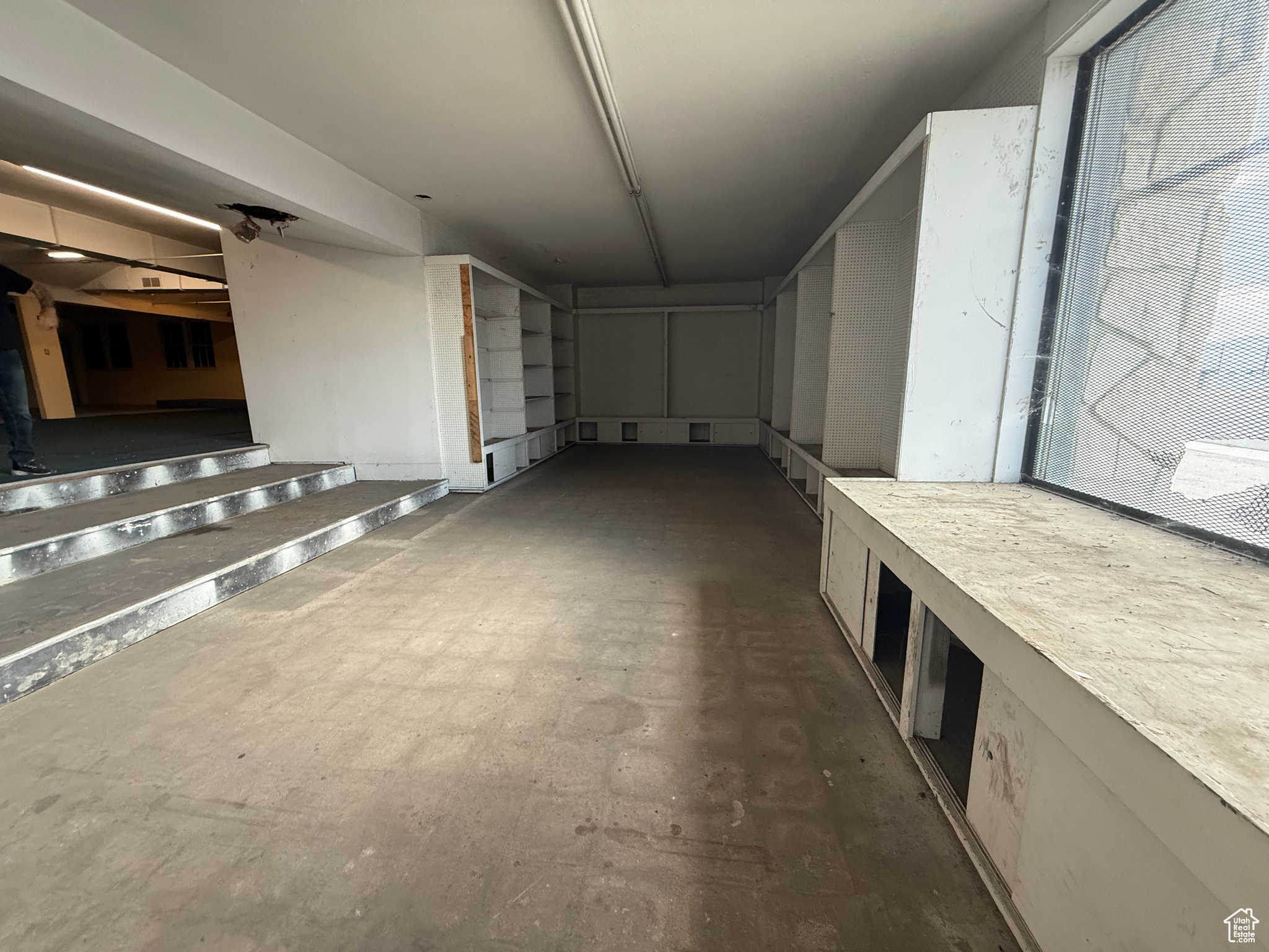 BURLINGTON - Commercial Sale