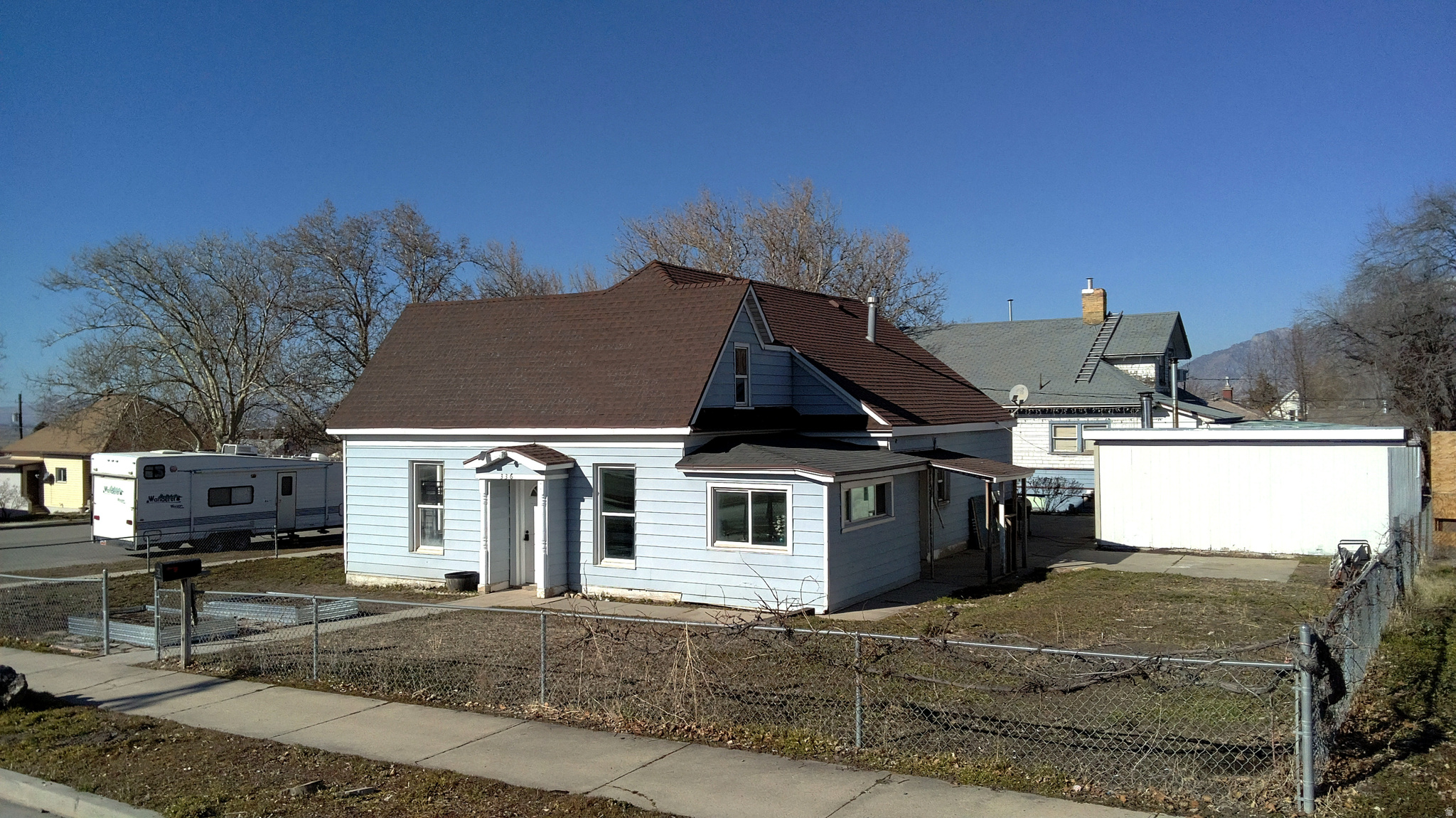 Main image without alt text