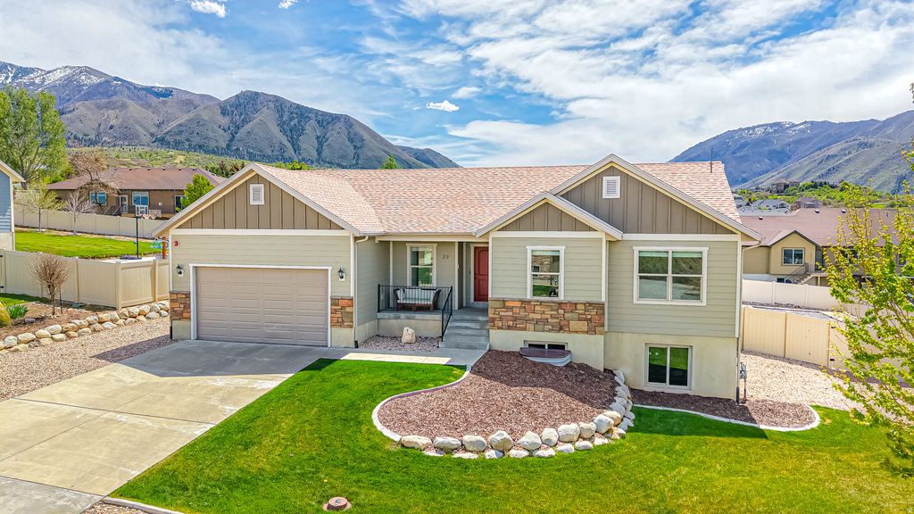 Photo of 29 W MAGELLAN LN, Elk Ridge, UT 84651 (MLS # 2152748)