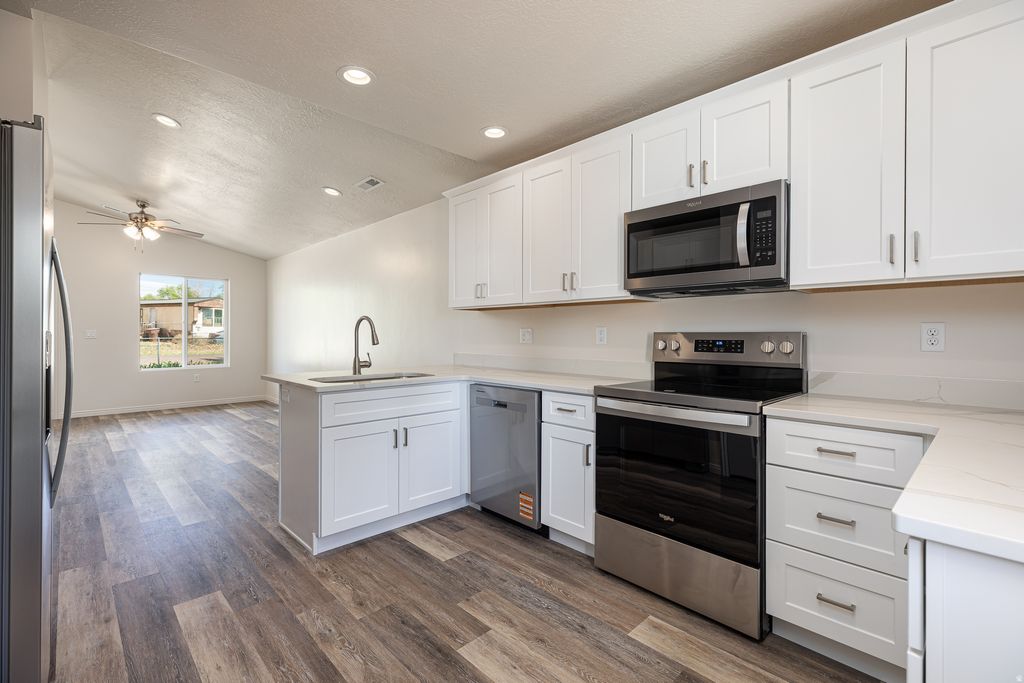 Photo of 573 W CHAMBERLAIN DR, Kanab, UT 84741 (MLS # 2150222)