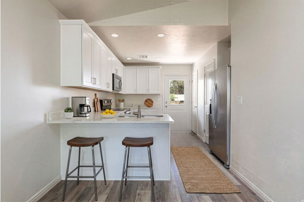 Photo of 573 W CHAMBERLAIN DR, Kanab, UT 84741 (MLS # 2150222)