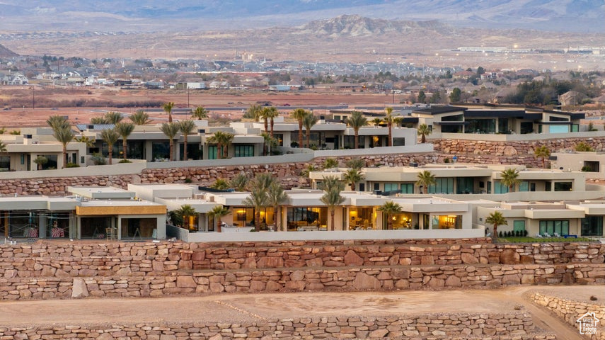 STONE CLIFF - Residential