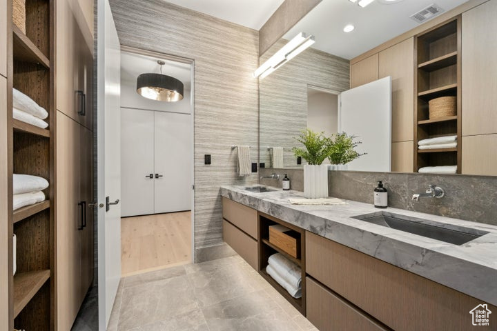 STONE CLIFF - Residential