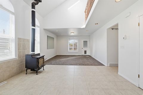 Tiny photo for 255 E 400 S, Bountiful, UT 84010 (MLS # 2141276)
