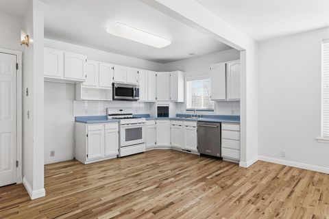 Tiny photo for 255 E 400 S, Bountiful, UT 84010 (MLS # 2141276)