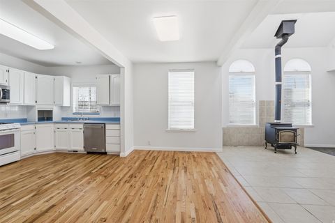Tiny photo for 255 E 400 S, Bountiful, UT 84010 (MLS # 2141276)