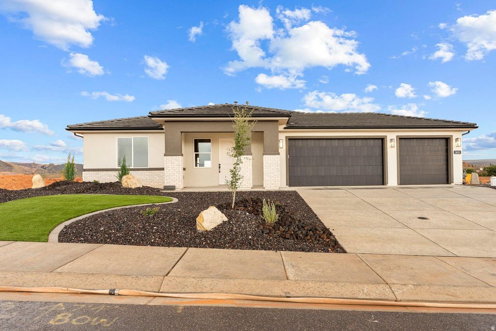 Photo of 3835 W 2570 S, Hurricane, UT 84737 (MLS # 2135750)