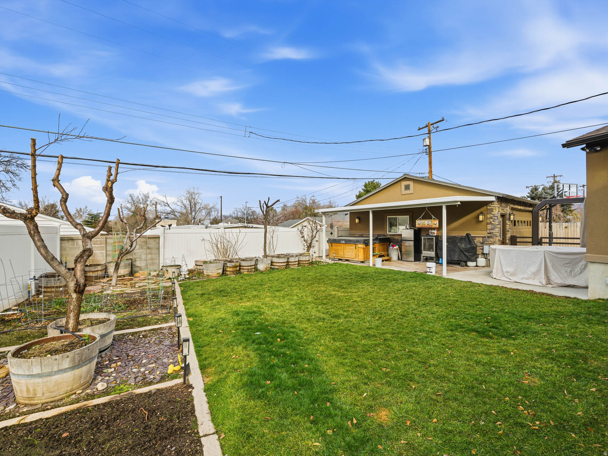 ROLLING KNOLLS - Residential