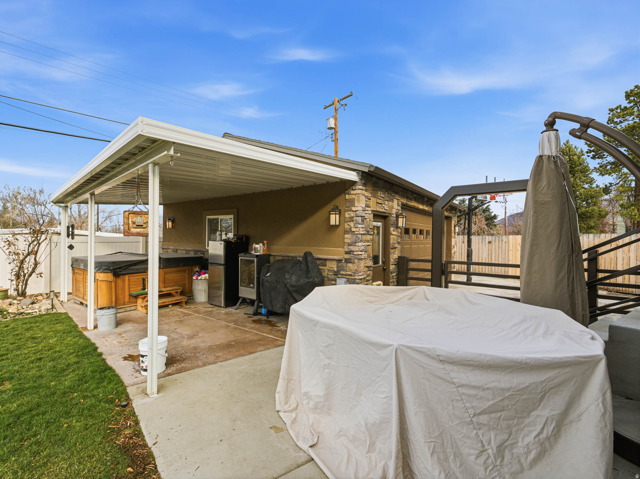 ROLLING KNOLLS - Residential