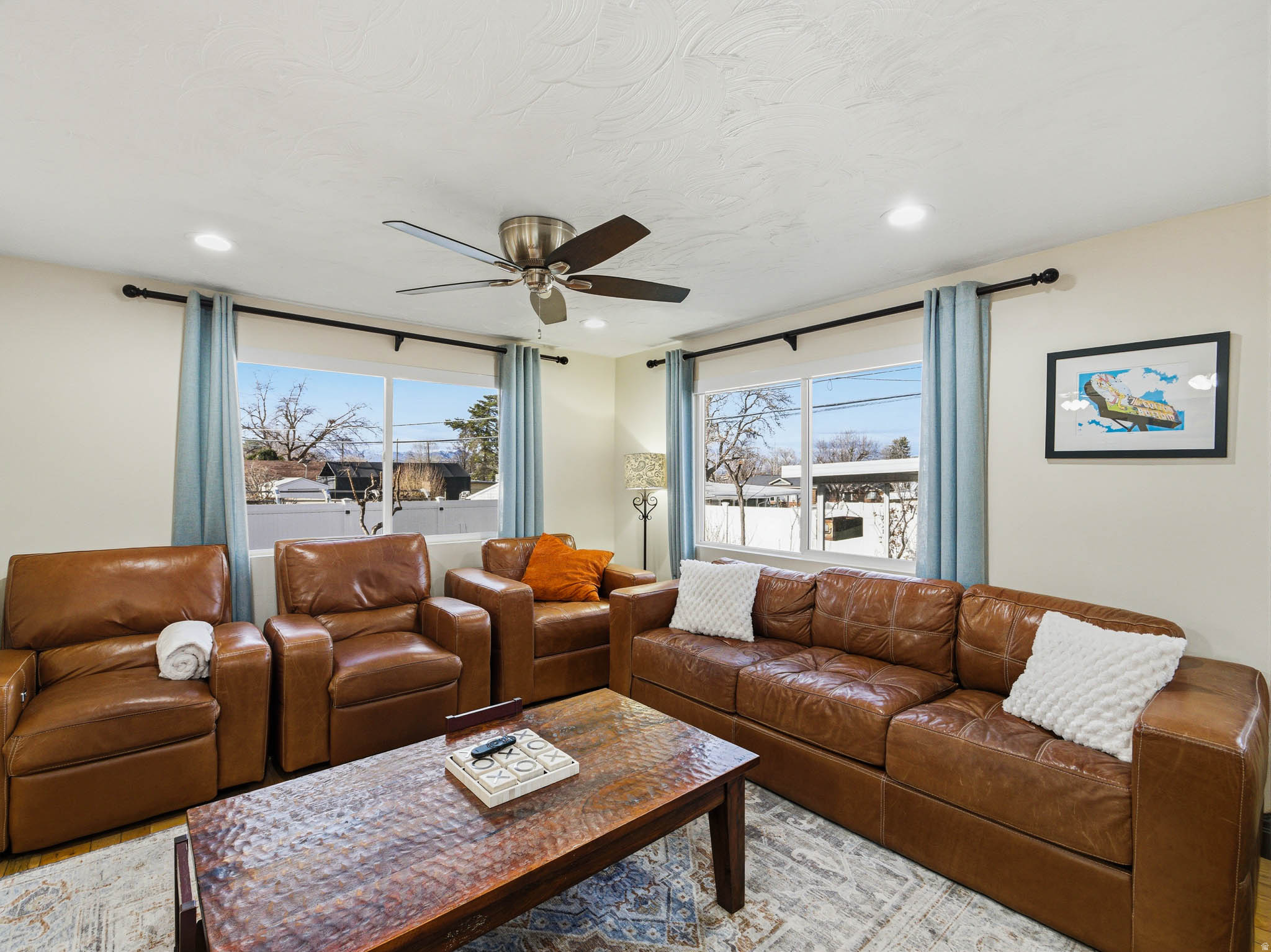 ROLLING KNOLLS - Residential