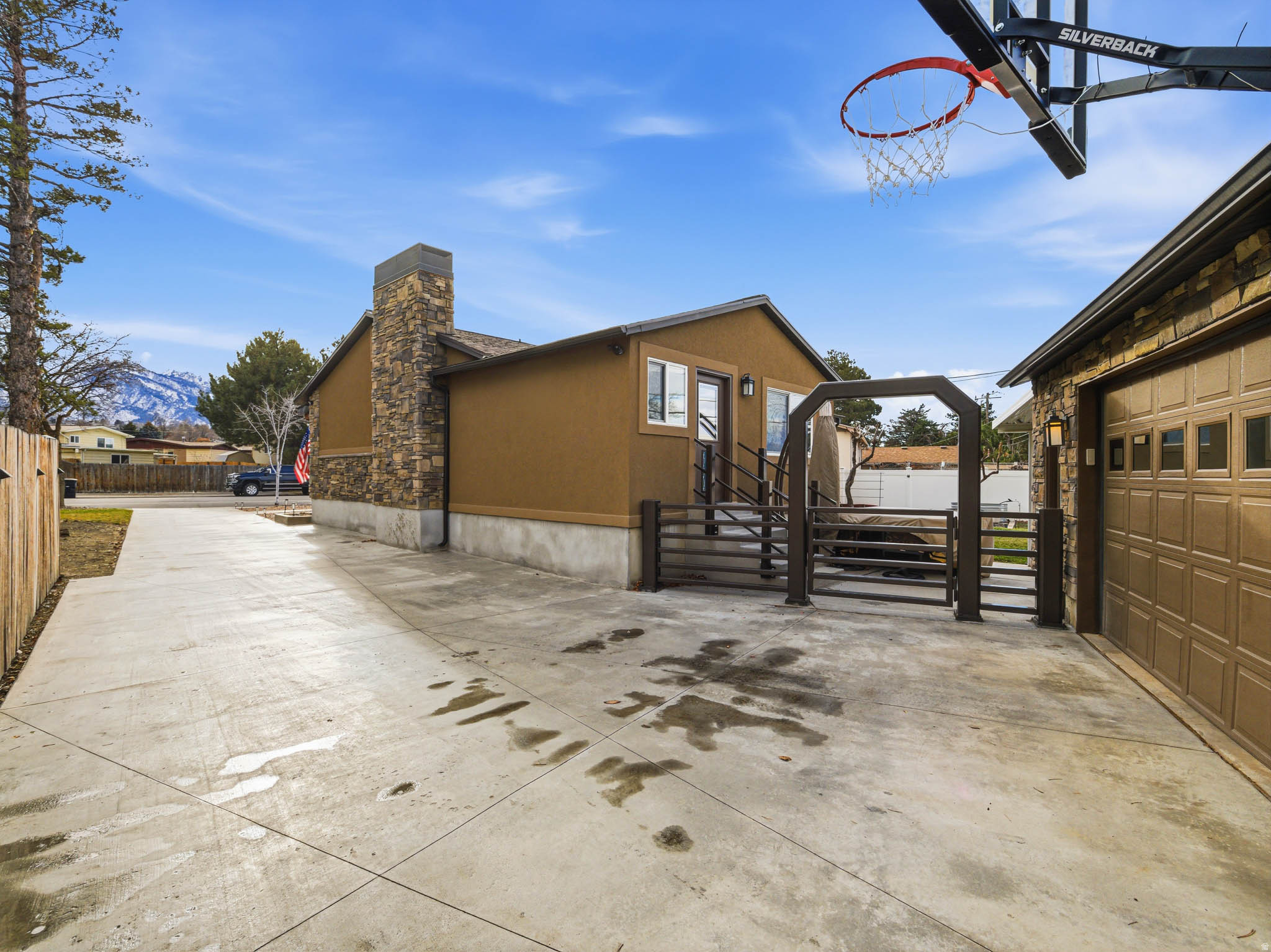 ROLLING KNOLLS - Residential