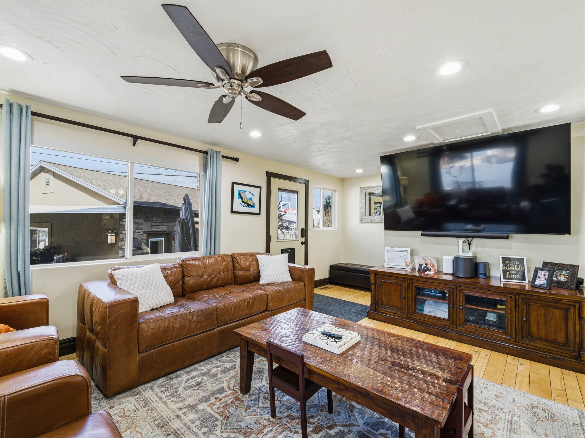 ROLLING KNOLLS - Residential