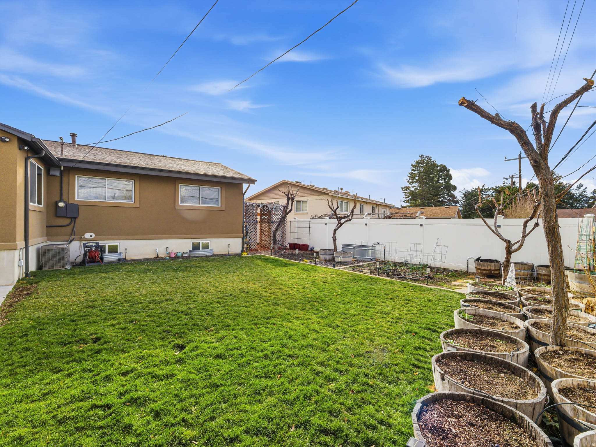 ROLLING KNOLLS - Residential