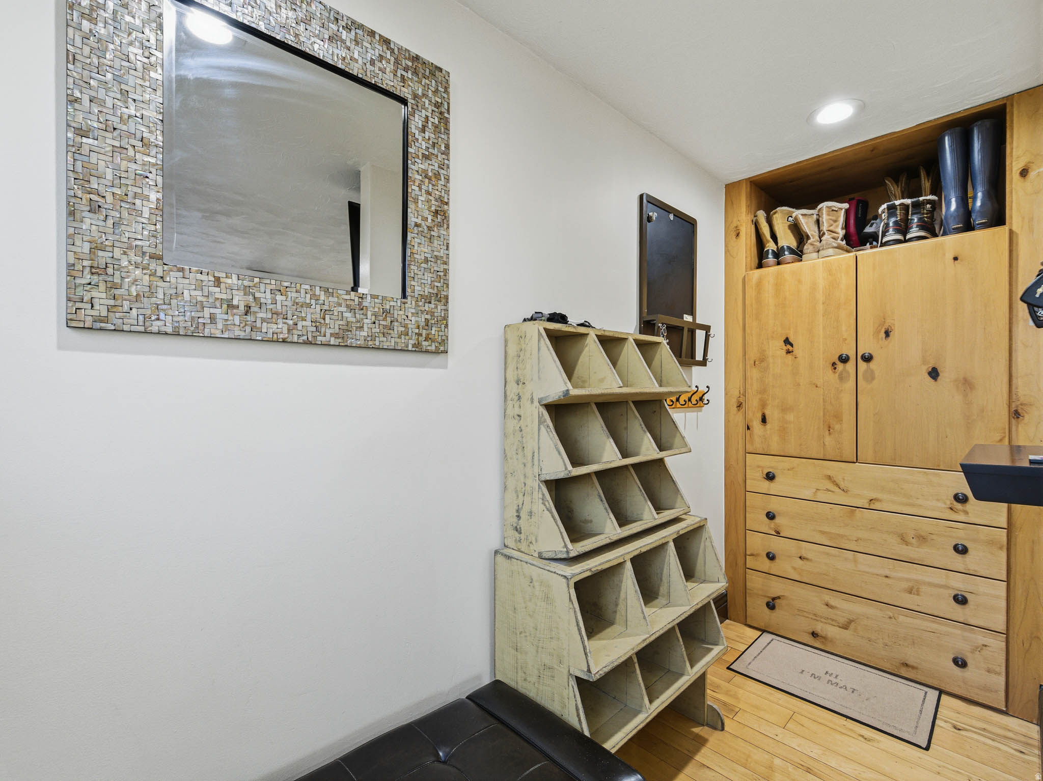 ROLLING KNOLLS - Residential